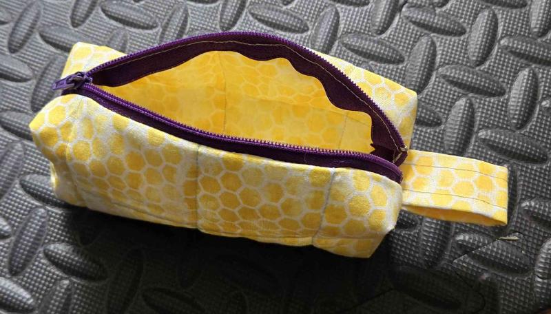 honecomb_pouch2.jpg